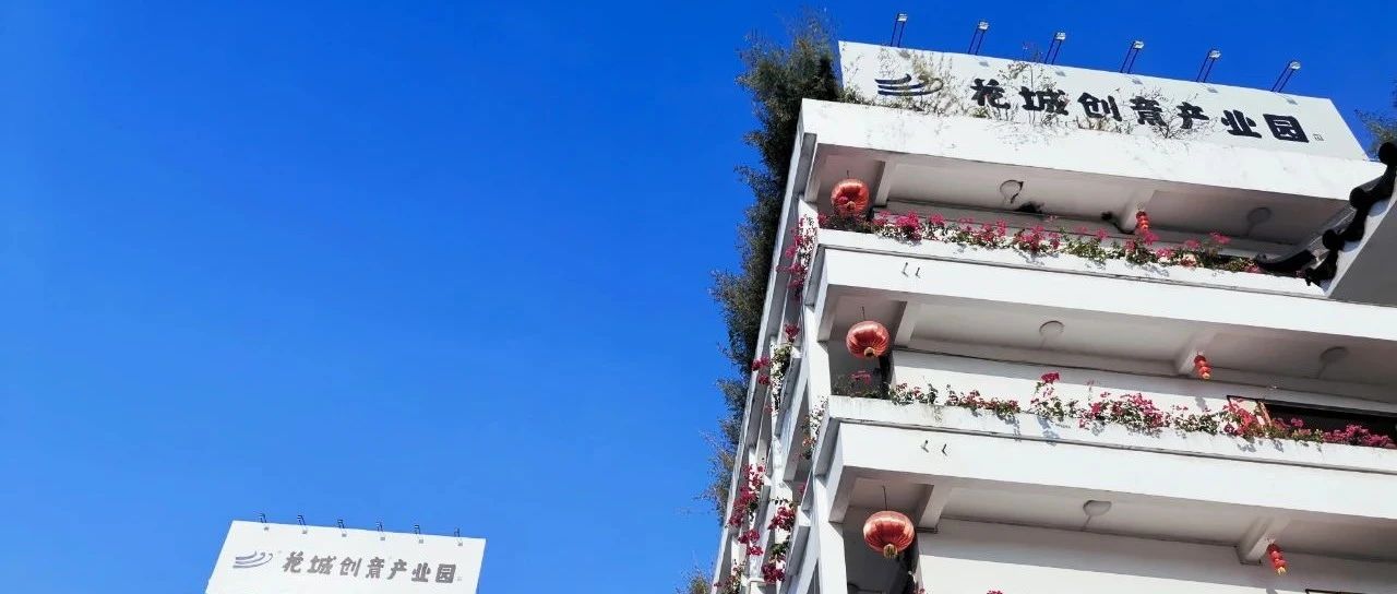 藍(lán)天與青竹